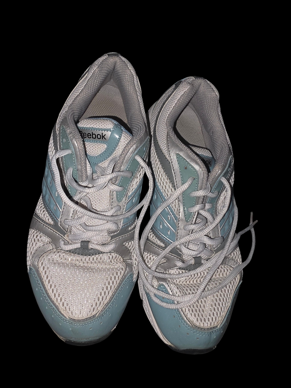 4/9/10. Reebok Women’s White and Light Blue Athletic Sneakers